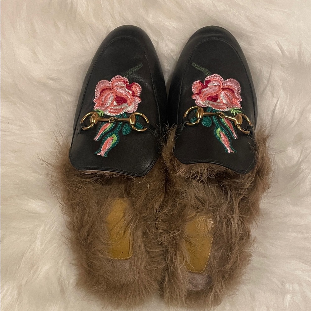 Floral Embroidered Black Loafers with Fur Lining